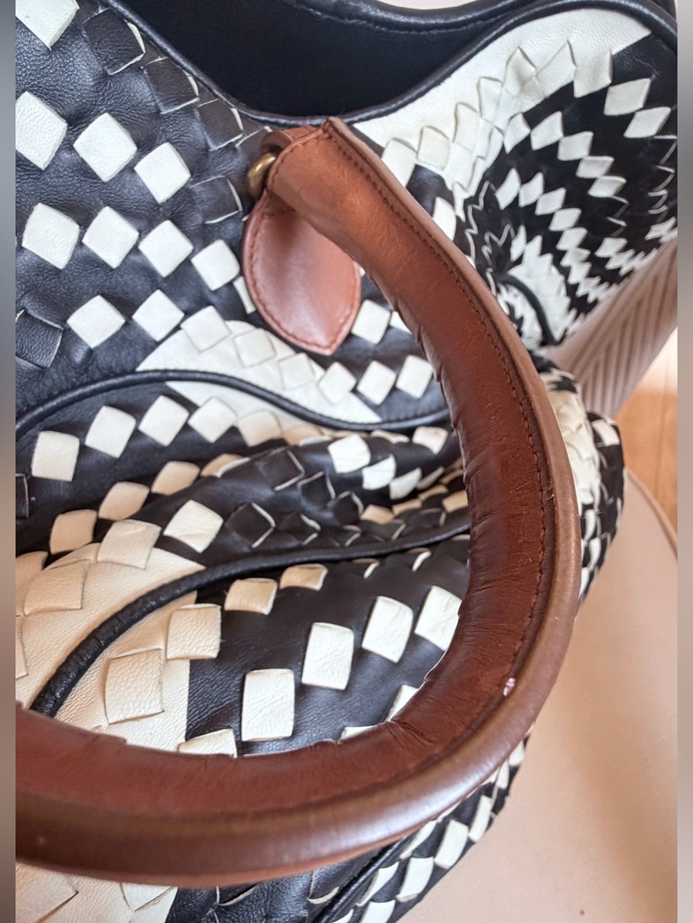 BOTTEGA VENETA Vintage Wavy Intrecciato Napa Leather Basket Tote. XL. Like New. - Picture 5 of 14